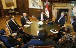 Macri recibió a Cartes en su despacho de Casa Rosada, junto a Marcos Peña; Susana Malcorra; Fulvio Pompeo; y el director argentino de Yacyretá, Schiavoni.