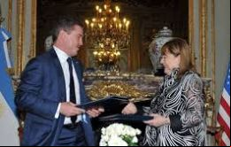 La firma se realizó en el Salón Dorado del Palacio San Martín, en el marco de la visita del presidente Obama a la Argentina