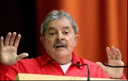 Temer es un profesor de Derecho y sabe que lo que están haciendo es un golpe, que este juicio político es un golpe sostuvo Lula da Silva en un acto político. 