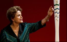 La antorcha olímpica tiene que partir el 21 de abril de Olimpia para llegar a Río el 5 de agosto, pero este mes es decisivo para el desafío político que acosa a Rousseff  