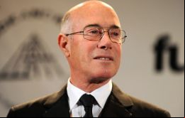 Entre los nombres está la cantante y actriz Tina Turner y David Geffen, cofundador del estudio de cine DreamWorks quien donó miles de dólares al presidente Barack Obama para sus campañas presidenciale
