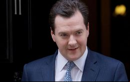  ”El Reino Unido empeoraría, de manera permanente, a un nivel de 4.300 libras (6.100 dólares) al año por hogar”, aseguró Osborne.