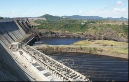  El racionamiento es parte del llamado plan de cargas istradas impuesto por el gobierno ante la escasez de generación del complejo hidroeléctrico El Gurí.