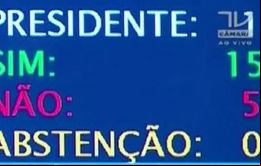  Como se preveía, la oposición logró imponerse y apoyó el informe del senador Antonio Anastasia que condena a Dilma Rousseff