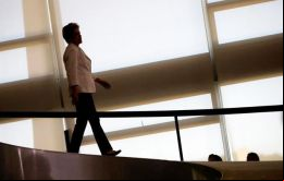 Con el descenso por la rampa del Palacio del Planalto, la presidenta pretende demostrar que se va por la “puerta grande”