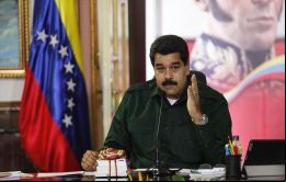 ”Tengo plena conciencia de qué se trata este golpe de Estado y no voy a callar, y sé que ahora vienen por Venezuela”, dijo Maduro desde Miraflores.