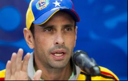 ”Si ustedes trancan la vía democrática nosotros no sabemos qué pueda pasar,  Venezuela es una bomba que en cualquier momento puede estallar”, dijo Capriles