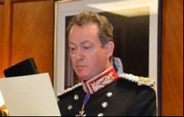 El gobernador Colin Roberts CVO se dirige a la Asamblea Legislativa con el mensaje anual del estado de la nación