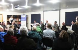 Presentes en la asamblea pública de Stanley anoche, (izq. a der), MLA Mike Summers,  Edmond Corthesy, Laurent Corbaz, Morris Tidball-Binz y Oran Finegan