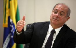El ex ministro  Paulo Bernardo  Silva es acusado de cobrar sobornos a cambio de contratos con el Ministerio de Planificación entre 2010 y 2015.
