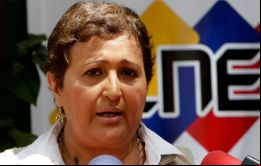 Con ese certificado, la coalición opositora Mesa de la Unidad Democrática (MUD) podrá solicitar el revocatorio y habilitarse como su promotora, dijo Tibisay Lucena.