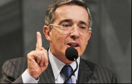 ”Debemos votar ’No’ al ilegítimo plebiscito” , declaró Uribe, ex mandatario (2002-2010) devenido en el más férreo opositor a las negociaciones con las FARC