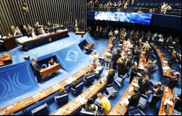 La decisión fue anunciada horas después de que el pleno del Senado aprobara por 59 a 21 iniciar la fase final del juicio político a Rousseff