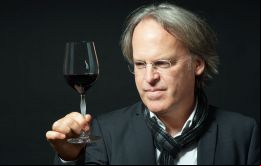 James Suckling, considerado el crítico de vinos más influyente del mundo según la revista Forbes.