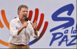 El cese al fuego bilateral con las FARC seguirá vigente, y señaló que este lunes convocará a todas las fuerzas políticas para abrir espacios de diálogo.