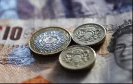 Durante la jornada, la divisa británica cayó hasta los 1,1433 Euros y respecto al dólar llegó a cotizar en US$1,2815, el nivel más bajo desde el 6 de julio