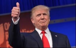 “Ahora estamos liderando en muchas encuestas, y muchas de ellas fueron realizadas antes de que se anunciara la investigación penal del viernes”, dijo Trump