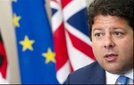 En lugar de perseguir propuestas inútiles como soberanía compartida, lo importantes es el diálogo en beneficio de la gente a ambos lados de la frontera, dijo Fabian Picardo 