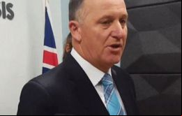 El primer ministro John Key, confirmó que al menos dos personas fallecieron tras el terremoto, aunque advirtió que la cifra podría aumentar en las próximas horas