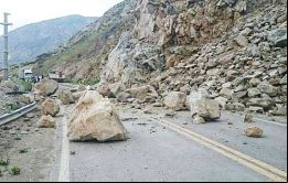 Una de las primeras consecuencias fue el cierre del paso fronterizo entre Argentina con Chile en el llamado Cristo Redentor por el desprendimiento de rocas. 