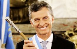 Mauricio Macri terminó con una década de kirchnerismo e impulsó un programa de ajustes de política económica, según The Economist 