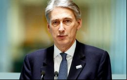 La salida de UE minará las inversiones y el consumo, y empezará a sentirse de lleno en 2017, con un recorte de crecimiento de 2,2% a 1,4%, anunció Hammond 