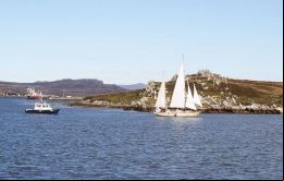 La Sanmartiniana se apresta a cruzar la angostura y hacerse a la mar con todas sus velas desplegadas 