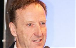 Bajo amenaza sin precedentes, dijo el titular del MI6, Alex Younger