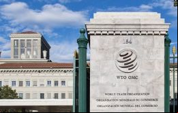 El Ministerio de Comercio chino informó que reclamó la mediación de la OMC, al considerar que Bruselas y Washington habían incumplido sus compromisos