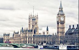 La Cámara de Lores advirtió de que es poco probable que Londres alcance un acuerdo de libre comercio a su medida con Bruselas en dos años.