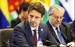 El canciller Guillaume Long suscribe acuerdo con Italia en nombre de su país
