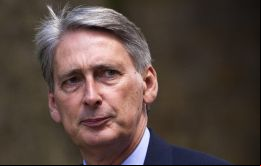 Al presentar su presupuesto preliminar, el ministro de Economía, Philip Hammond, revisó al alza, del 2% al 2,1%, la previsión de crecimiento para 2016