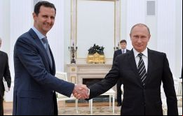 El presidente ruso Vladimir Putin (R), un aliado clave del presidente sirio Bashar al-Assad (L), anunció el alto el fuego el jueves después de forjar el acuerdo con Turquía