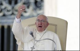 “Pido a nuestro Señor bendiga a quienes trabajan en este proyecto de servicio al Reino de Dios, y que la Virgen Santa los cuide”, añadió Francisco.