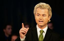 Wilders basa su campaña en un discurso a favor de valores e intereses nacionales y en contra del establishment de la Unión Europea y la inmigración descontrolada