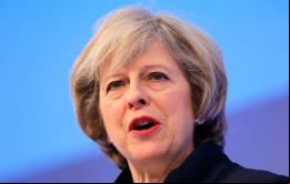 Cursé una invitación para que Trump efectúe una visita de Estado al Reino Unido y esa invitación se mantiene, dijo May durante una visita a Dublín