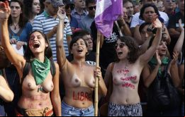 La manifestación, llamada tetazo por las convocantes se realizó en el Obelisco de Buenos Aires y en las ciudades de Córdoba, Mar del Plata, Rosario, entre otras.