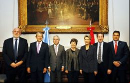 La comitiva suiza estuvo encabezada por el presidente de la delegación EFTA, Thomas Aeschi, y la vicepresidenta, Karin Keller-Sutter.
