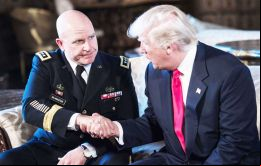  “He leído mucho estos dos últimos días, y McMaster es muy respetado en las Fuerzas Armadas”, añadió el mandatario
