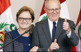 Kuczynski, casado con la estadounidense Nancy Lange, renunció a su nacionalidad norteamericana antes de las elecciones presidenciales del año pasado