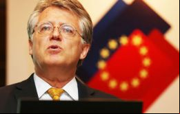 “China sólo podrá ser el líder del libre comercio si empieza a abrir su economía”, dijo el presidente de la Cámara de Comercio de UE en China, Joerg Wuttke.