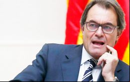 Mas fue procesado por desobedecer la suspensión por el Tribunal Constitucional de la consulta sobre la independencia celebrada 9 de noviembre de 2014.