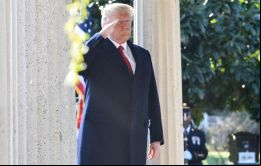 Trump elogió “la muy grande” voluntad de Jackson de enfrentarse a “una élite arrogante” y, exclamó: “¿Acaso eso les resulta familiar?”