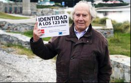 Pancarta de la discordia al salir de Buenos Aires, Identidad a los 123 NN, además que al  eslogan clásico de Memoria, Verdad y Justicia, se le agregó Soberanía.