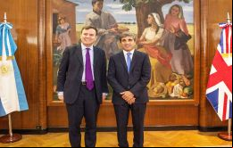 El acuerdo se formalizó tras un encuentro entre Caputo y el ministro de Comercio británico, Greg Hands, en la sede del Ministerio de Finanzas