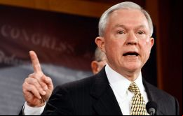 ”Hoy quiero urgir a estados y jurisdicciones locales a cumplir con las leyes federales (...) como condición para recibir fondos”, afirmó Sessions en la Casa Blanca