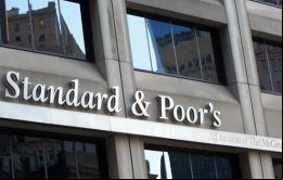 S&P espera que la inflación se desacelere al 20% este año y 15% en 2018, y que la economía se recupere para arrojar un crecimiento de 3% en los próximos tres años.