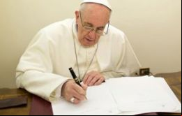 Sé bien que la crisis que enfrenta el país no es de simple solución, pero no puedo dejar de pensar en tantas personas, sobre todo en las más pobres, dijo Francisco