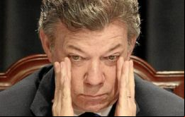 ”Solicité a la Canciller que pida hoy al Secretario Gral de ONU poner su atención en la preocupante militarización de la sociedad venezolana”, escribió Santos 