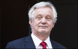David Davis, ministro británico para el brexit, declaró a la cadena ITV que su país no pagará tal cifra, sino que todo se negociará en las reuniones.